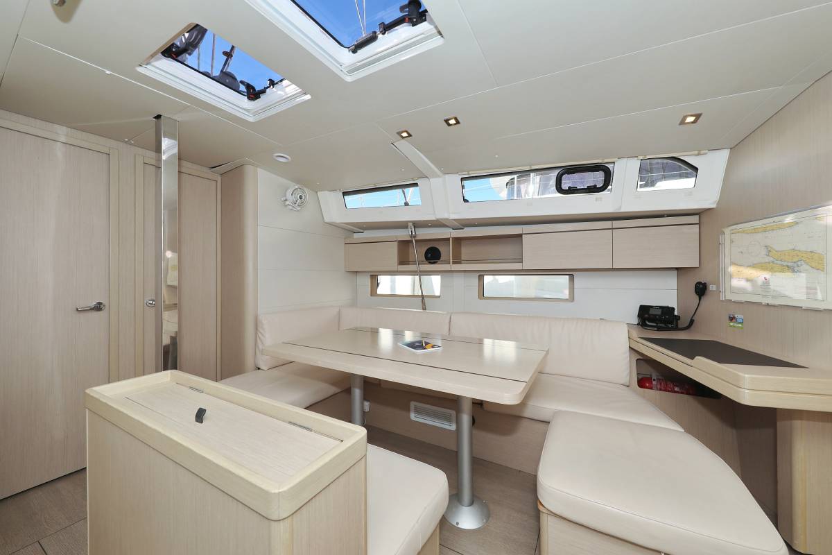 Oceanis 46.1, Auf Kurs | Yacht Charter Croatia