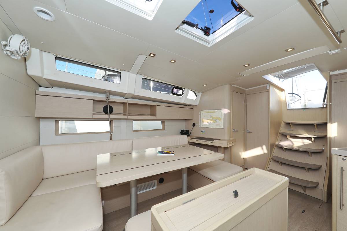 Oceanis 46.1, Auf Kurs | Yacht Charter Croatia