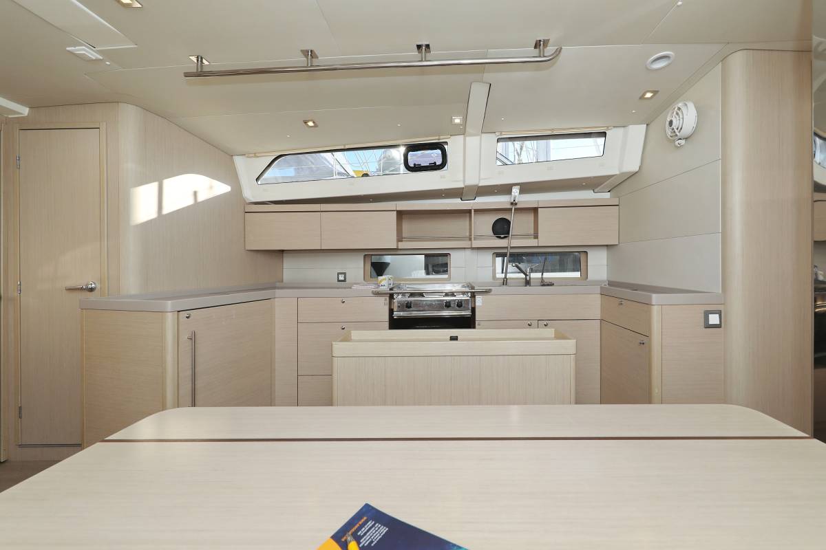 Oceanis 46.1, Auf Kurs | Yacht Charter Croatia