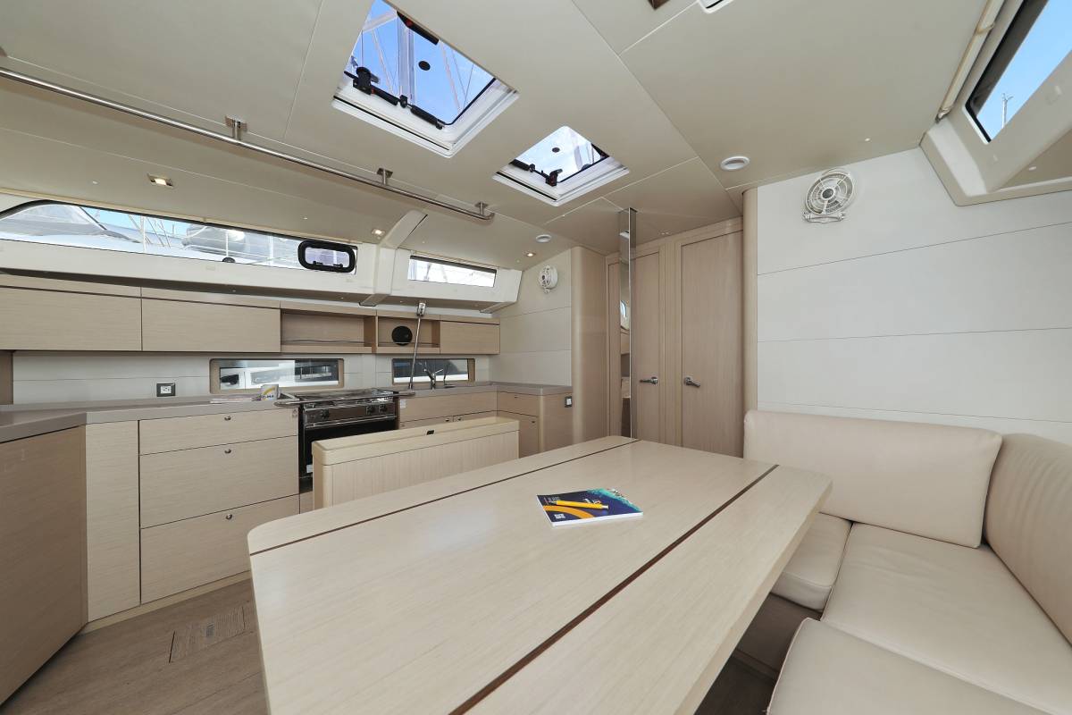 Oceanis 46.1, Auf Kurs | Yacht Charter Croatia
