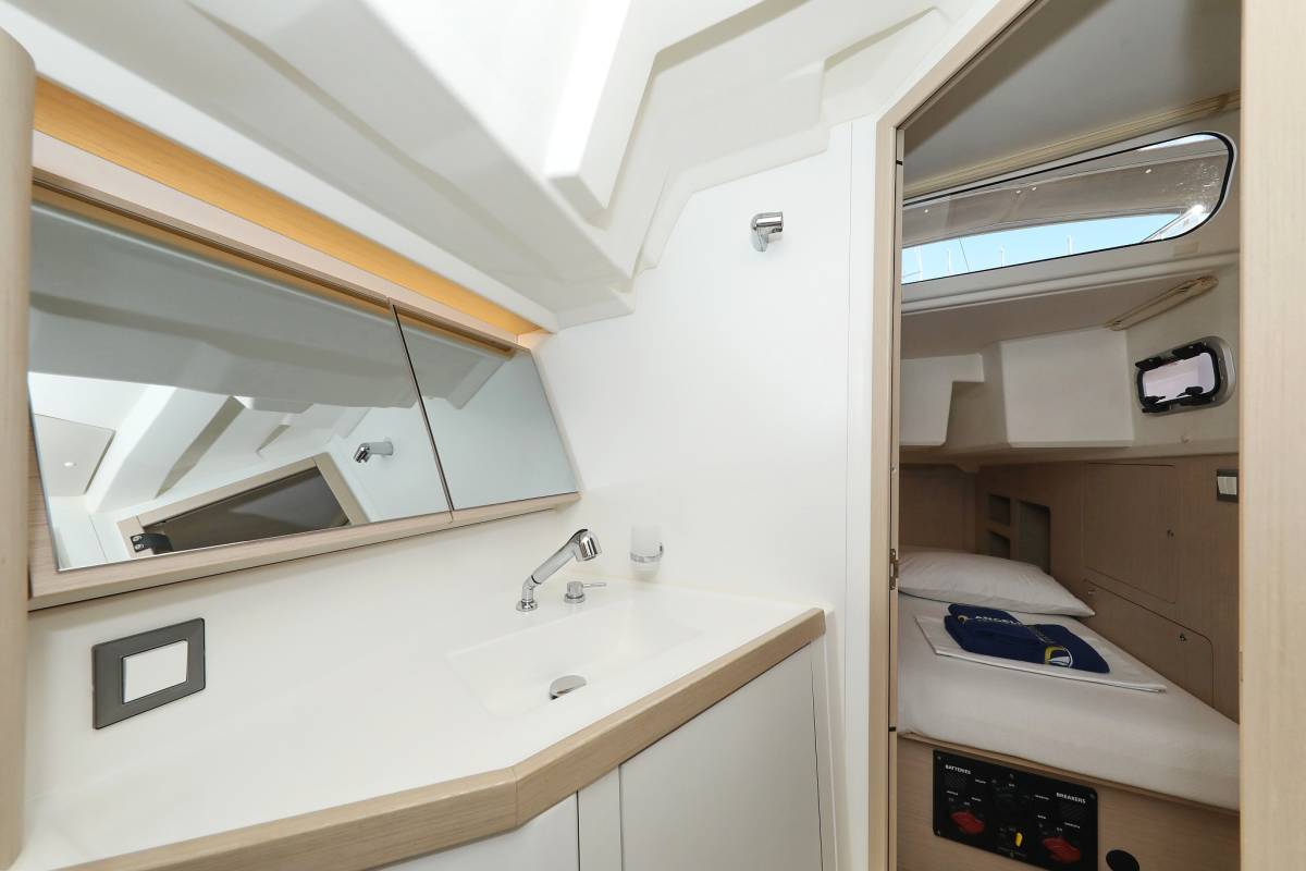 Oceanis 46.1, Auf Kurs | Yacht Charter Croatia