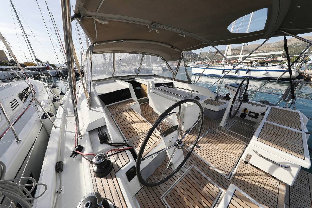 Oceanis 46.1, Lambda | Yacht Charter Croatia