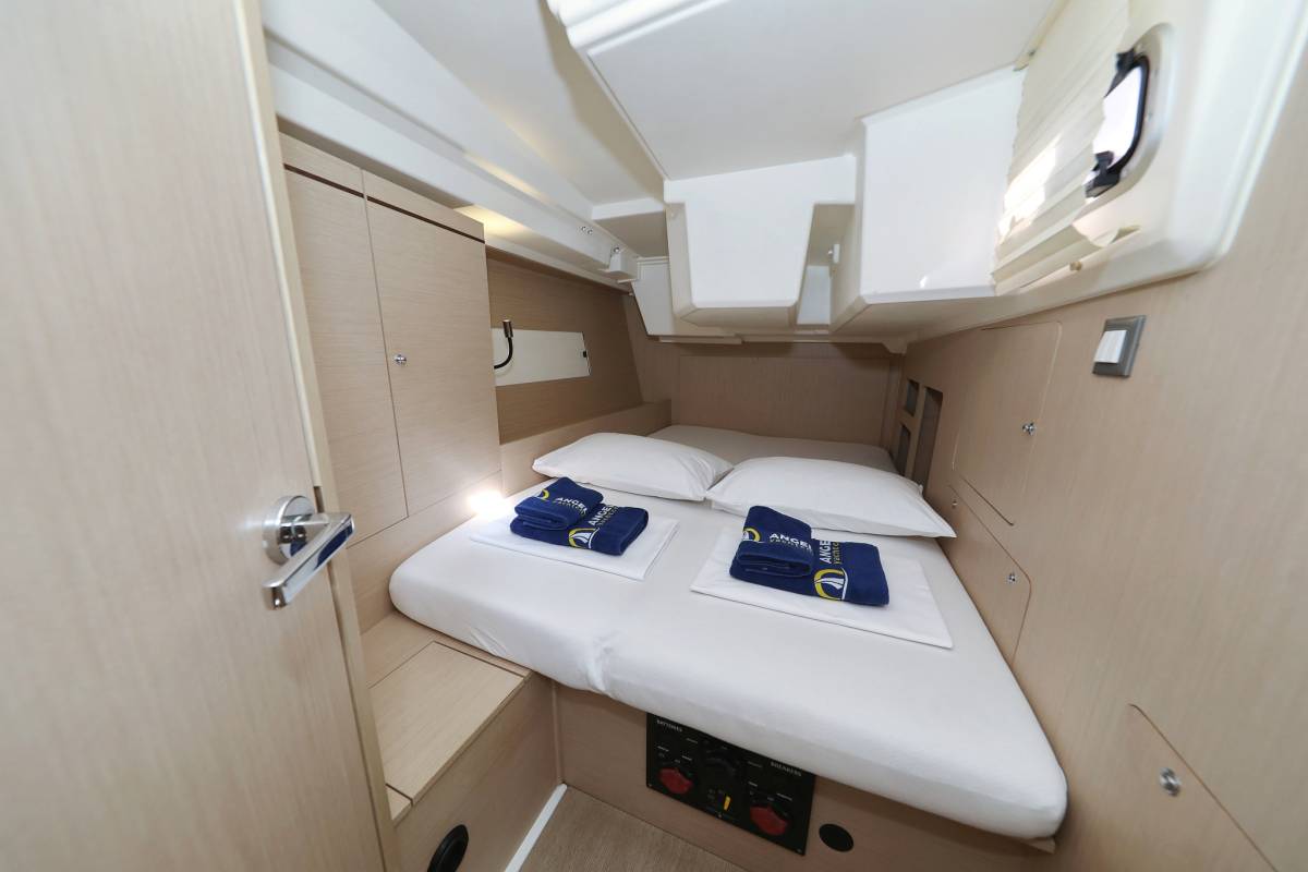 Oceanis 46.1, Lambda | Yacht Charter Croatia