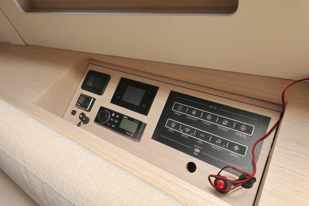 Oceanis 46.1, Lambda | Yacht Charter Croatia
