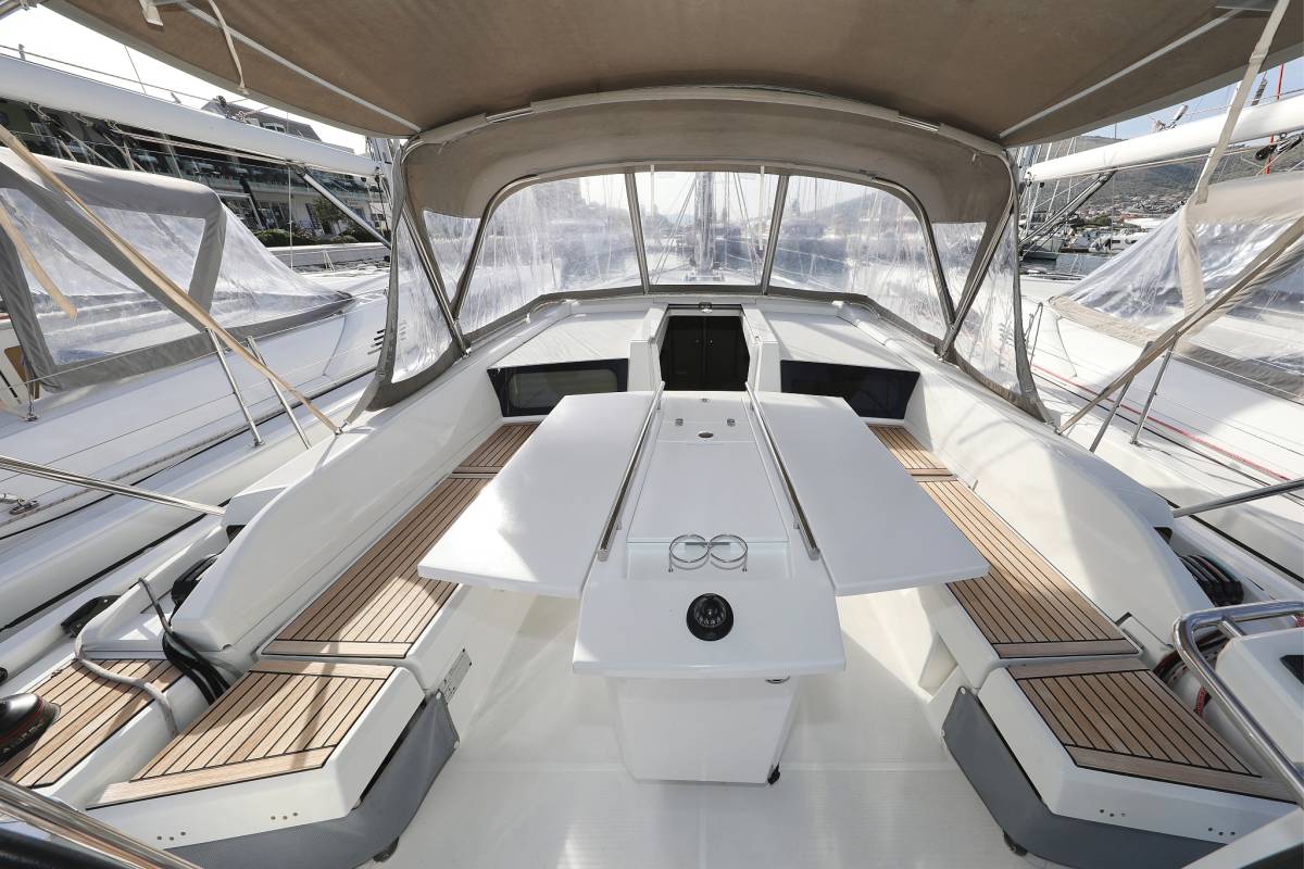 Oceanis 46.1, Anne | Yacht Charter Croatia