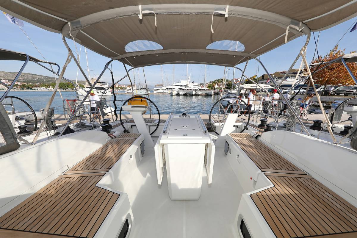 Oceanis 46.1, Anne | Yacht Charter Croatia
