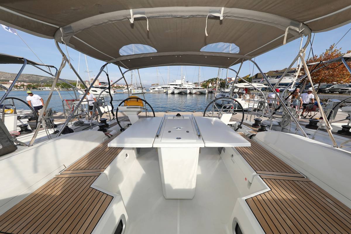 Oceanis 46.1, Anne | Yacht Charter Croatia