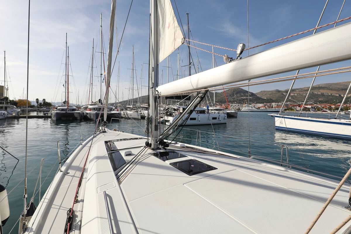 Oceanis 46.1, Anne | Yacht Charter Croatia