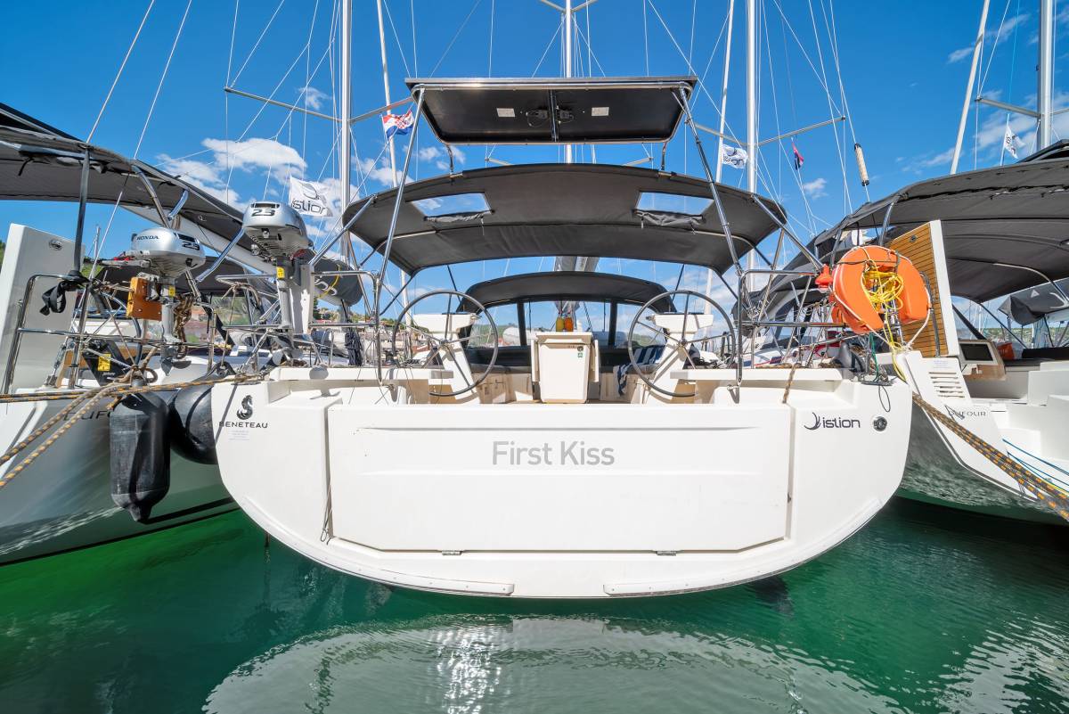 Oceanis 46.1, First Kiss | Yacht Charter Croatia