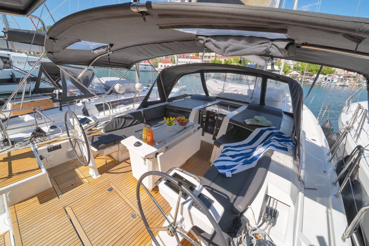 Oceanis 46.1, First Kiss | Yacht Charter Croatia