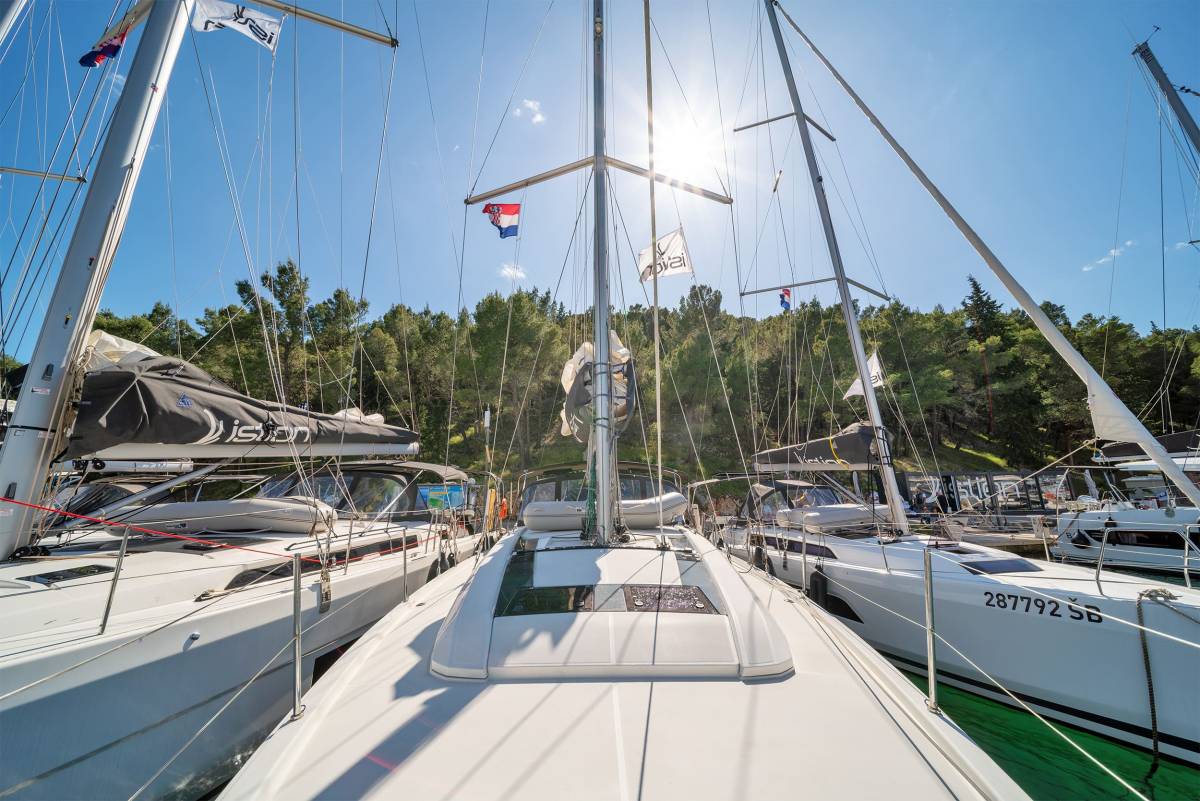 Oceanis 46.1, First Kiss | Yacht Charter Croatia