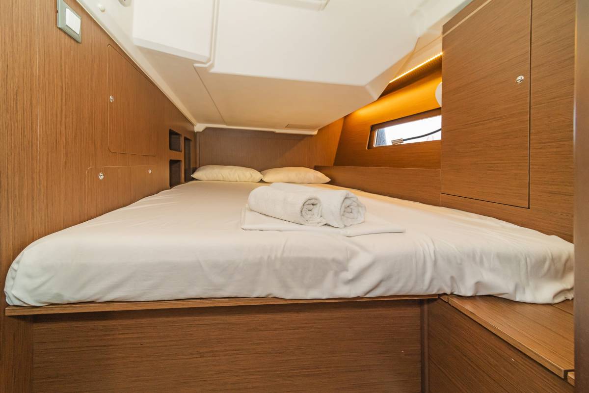 Oceanis 46.1, First Kiss | Yacht Charter Croatia