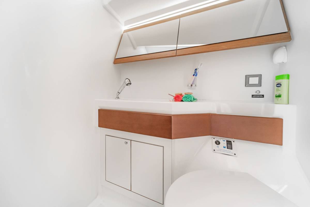 Oceanis 46.1, First Kiss | Yacht Charter Croatia