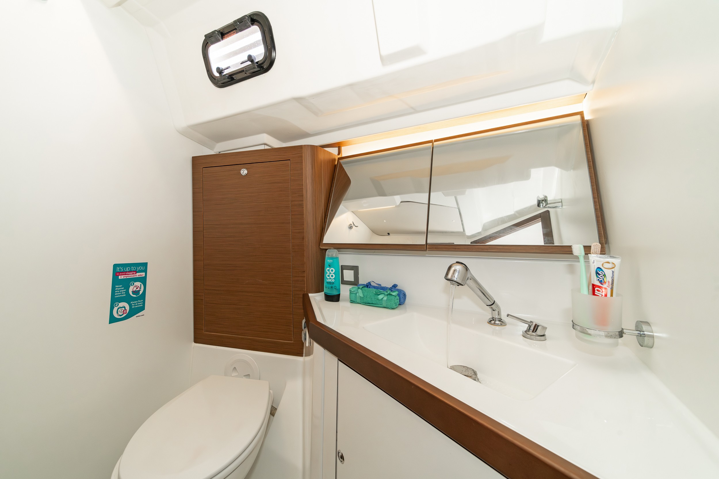 Oceanis 46.1, First Kiss | Yacht Charter Croatia