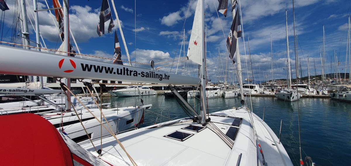 Oceanis 46.1, Dommie | Yacht Charter Croatia