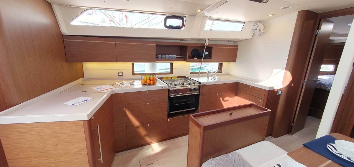 Oceanis 46.1, Dommie | Yacht Charter Croatia