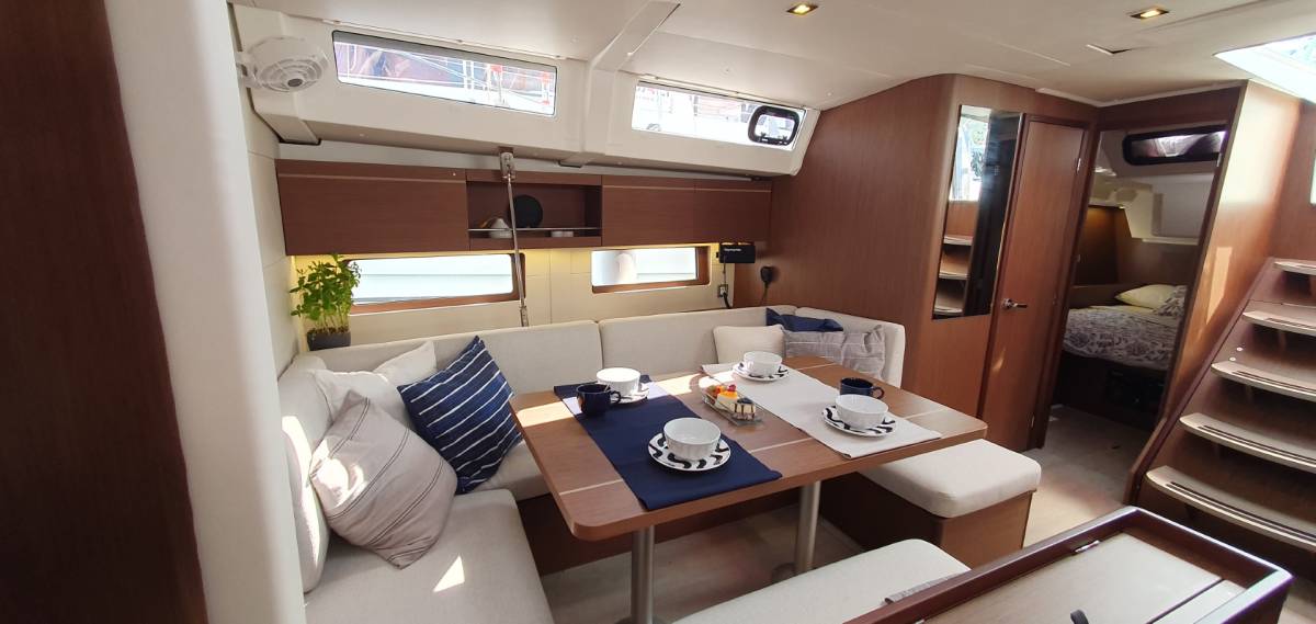 Oceanis 46.1, Dommie | Yacht Charter Croatia