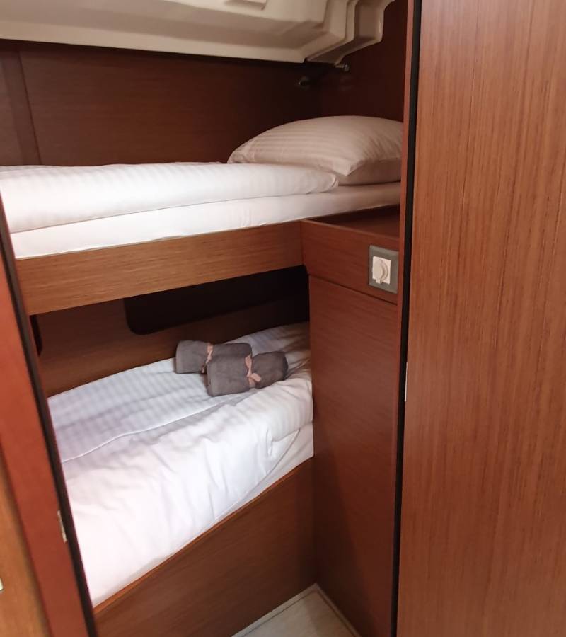 Oceanis 46.1, Dommie | Yacht Charter Croatia