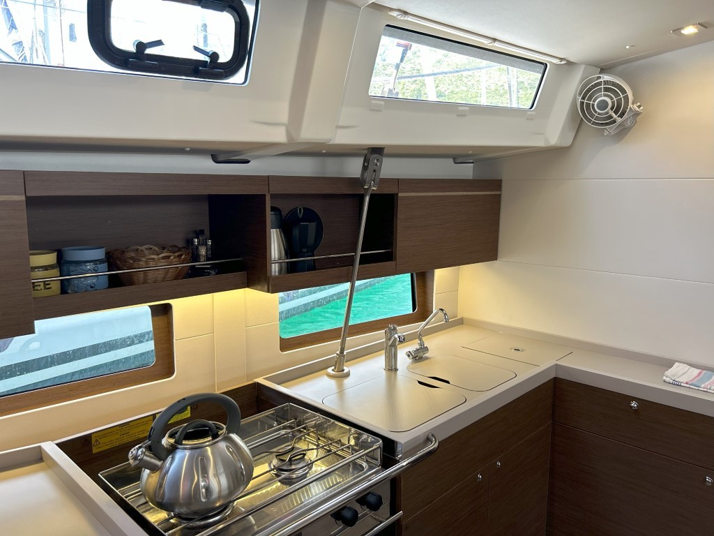 Oceanis 46.1, Bumblebee | Yacht Charter Croatia