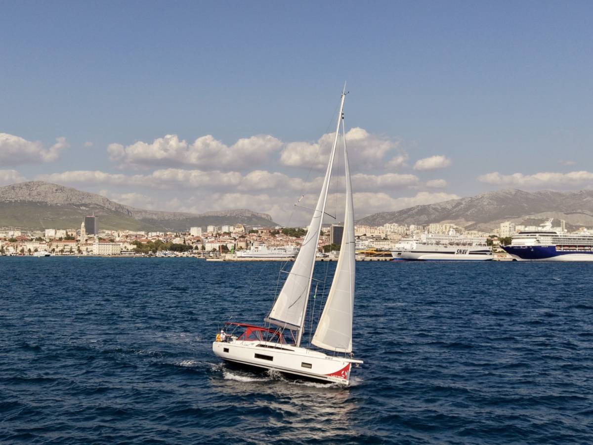 Oceanis 46.1, Olma | Noleggio di Yacht Croazia