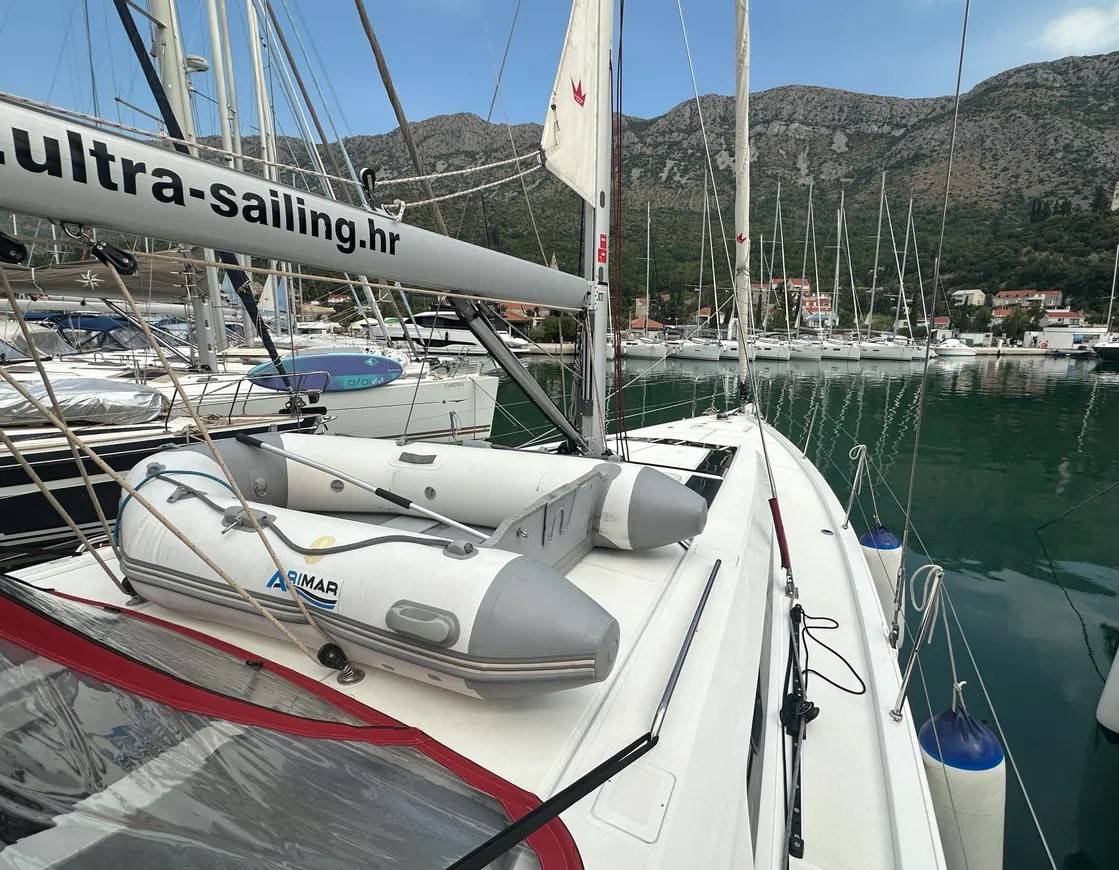 Oceanis 46.1, Blue sky | Yachtcharter Kroatien