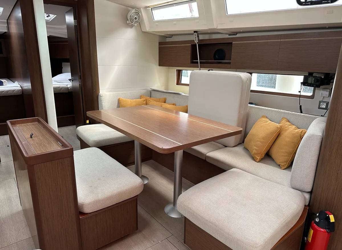 Oceanis 46.1, Blue sky | Yachtcharter Kroatien