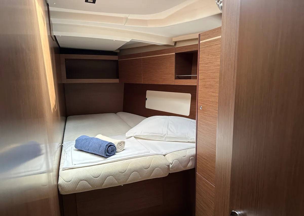 Oceanis 46.1, Blue sky | Yachtcharter Kroatien