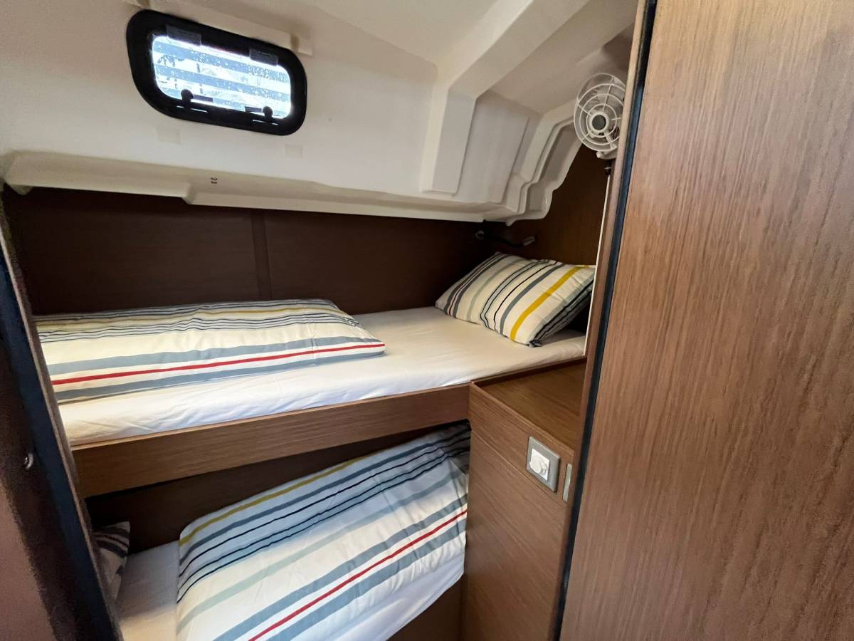 Oceanis 46.1, Blue sky | Yachtcharter Kroatien