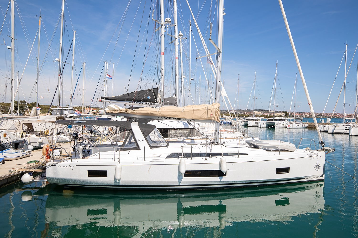 Oceanis 46.1, Vento di Mare | Yacht Charter Croatia