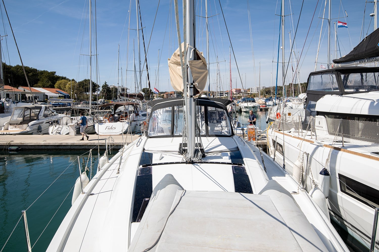 Oceanis 46.1, Vento di Mare | Yacht Charter Croatia