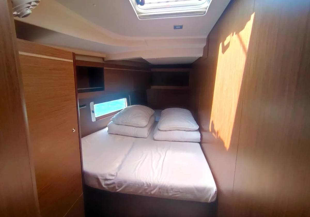 Oceanis 46.1, Ariel | Yacht Charter Croatia