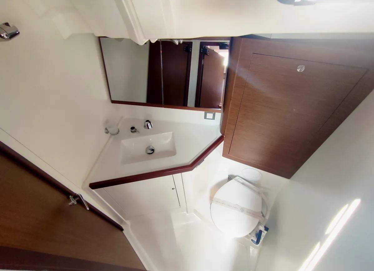 Oceanis 46.1, Ariel | Yacht Charter Croatia