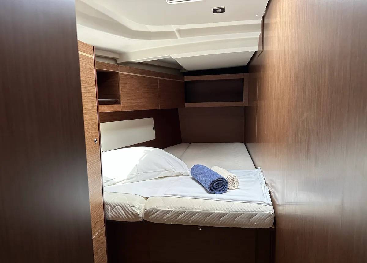 Oceanis 46.1, Blue sky | Yachtcharter Kroatien