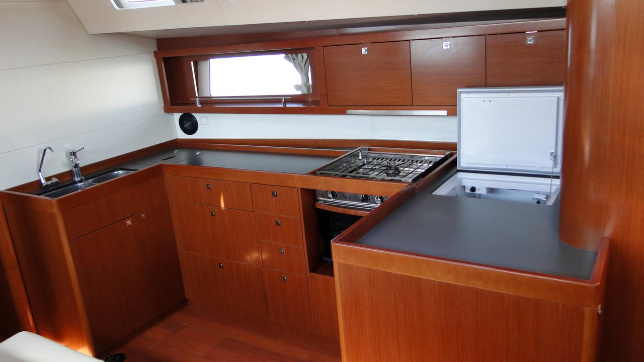 Oceanis 48, STROMBOLI | Yacht Charter Croatia