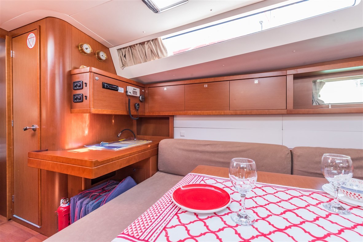 Oceanis 48, Ultra Dubrovnik | Yacht Charter Croatia
