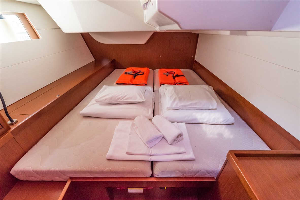 Oceanis 48, Ultra Dubrovnik | Yacht Charter Croatia