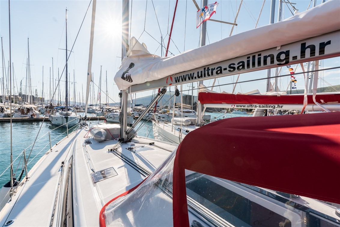 Oceanis 48, Flou | Yacht Charter Croatia
