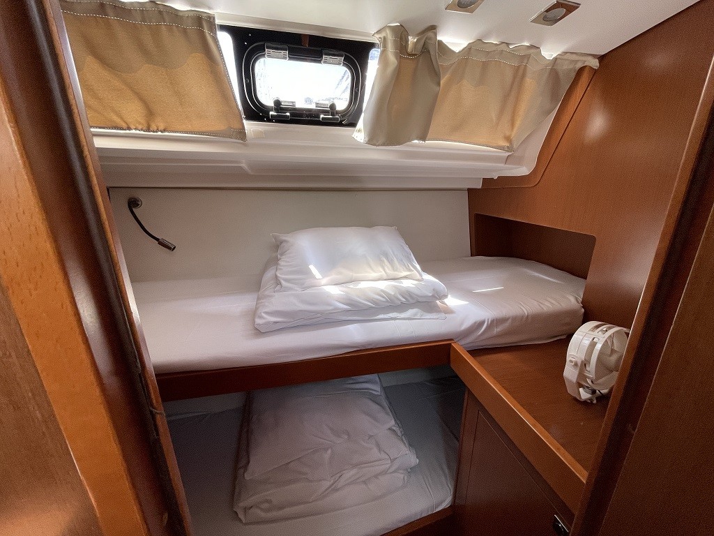 Oceanis 48, Filomena | Yacht Charter Croatia
