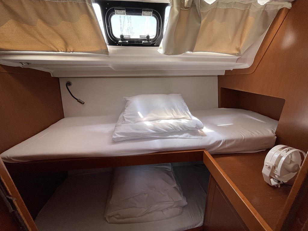 Oceanis 48, Filomena | Yacht Charter Croatia