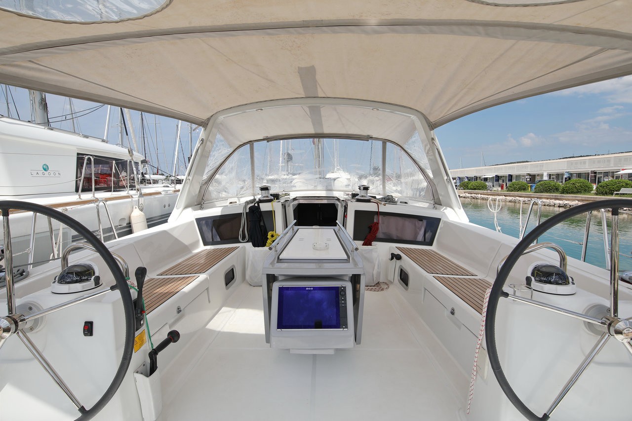 Oceanis 48, San Clemente | Yacht Charter Croatia