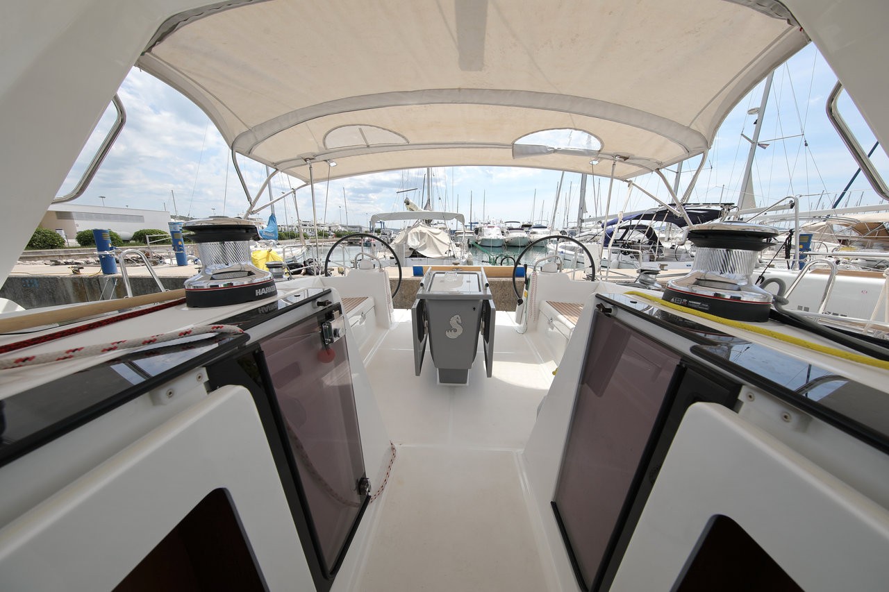 Oceanis 48, San Clemente | Yacht Charter Croatia