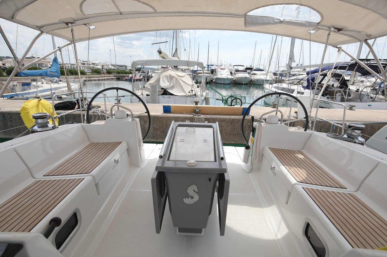 Oceanis 48, San Clemente | Yacht Charter Croatia