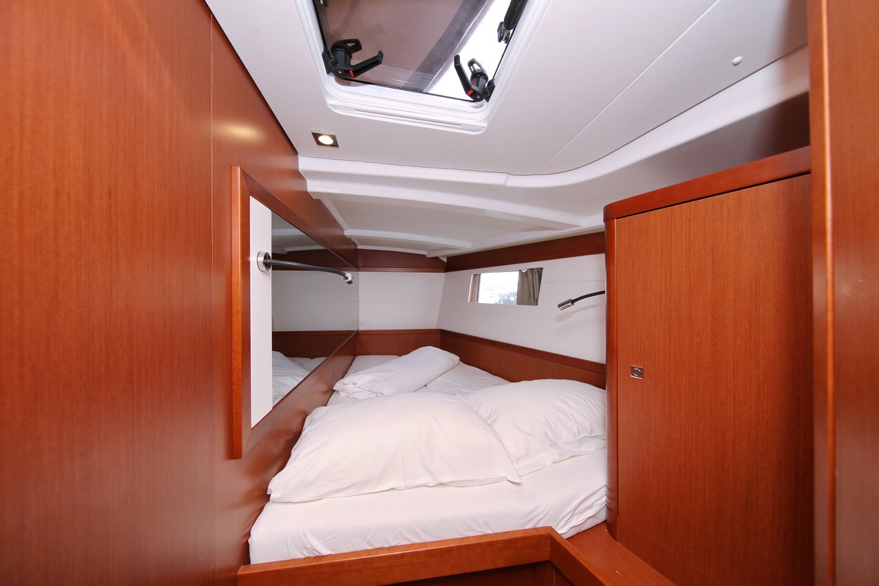 Oceanis 48, San Clemente | Yacht Charter Croatia
