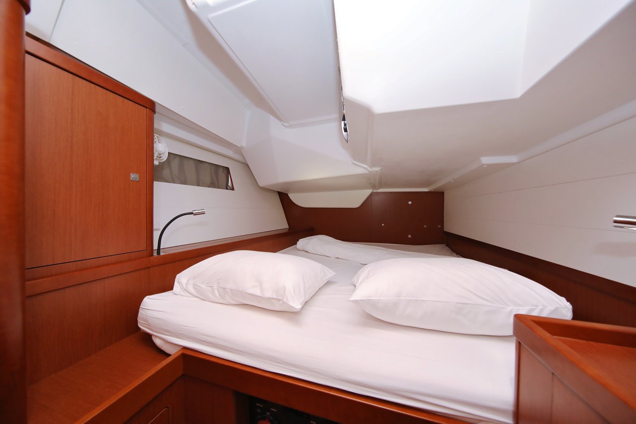 Oceanis 48, San Clemente | Yacht Charter Croatia