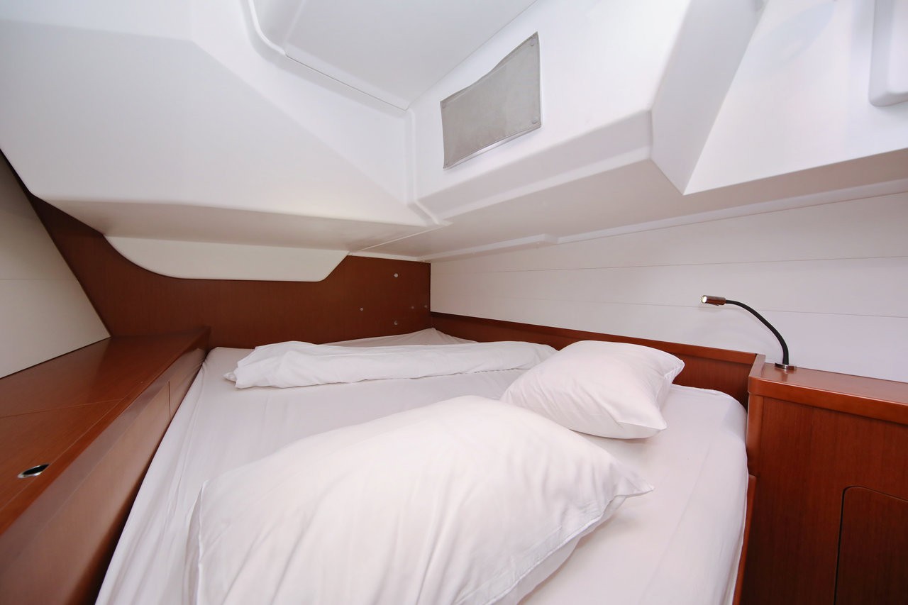 Oceanis 48, San Clemente | Yacht Charter Croatia