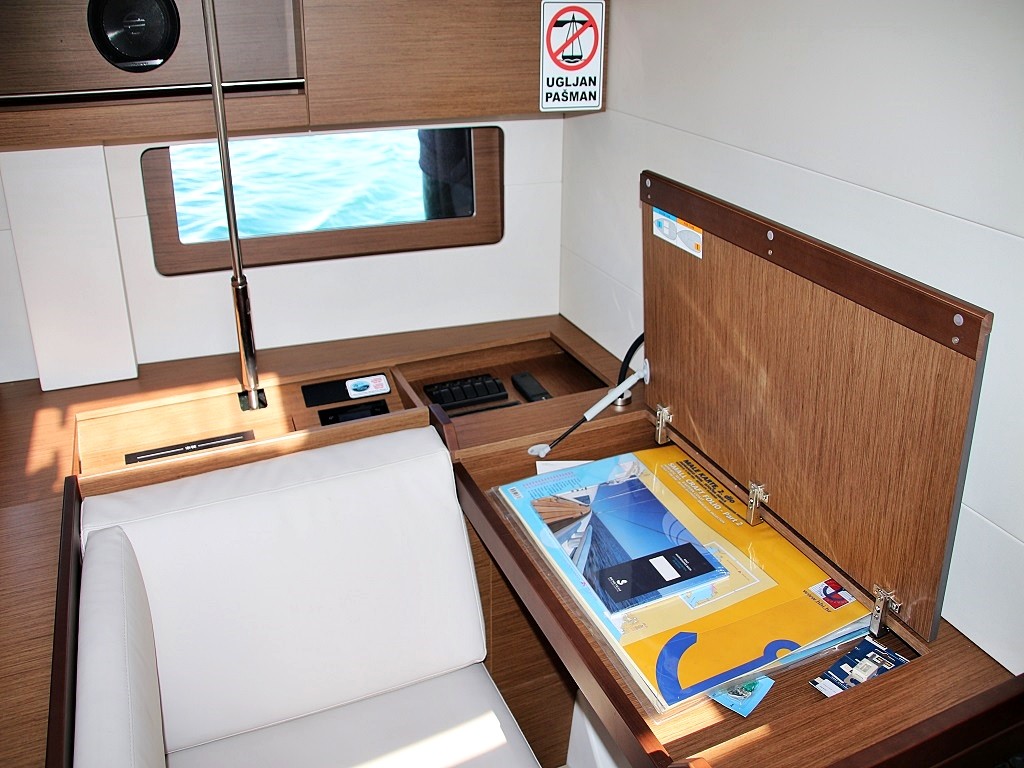 Oceanis 51.1, Pearl Dreams | Yacht Charter Croatia