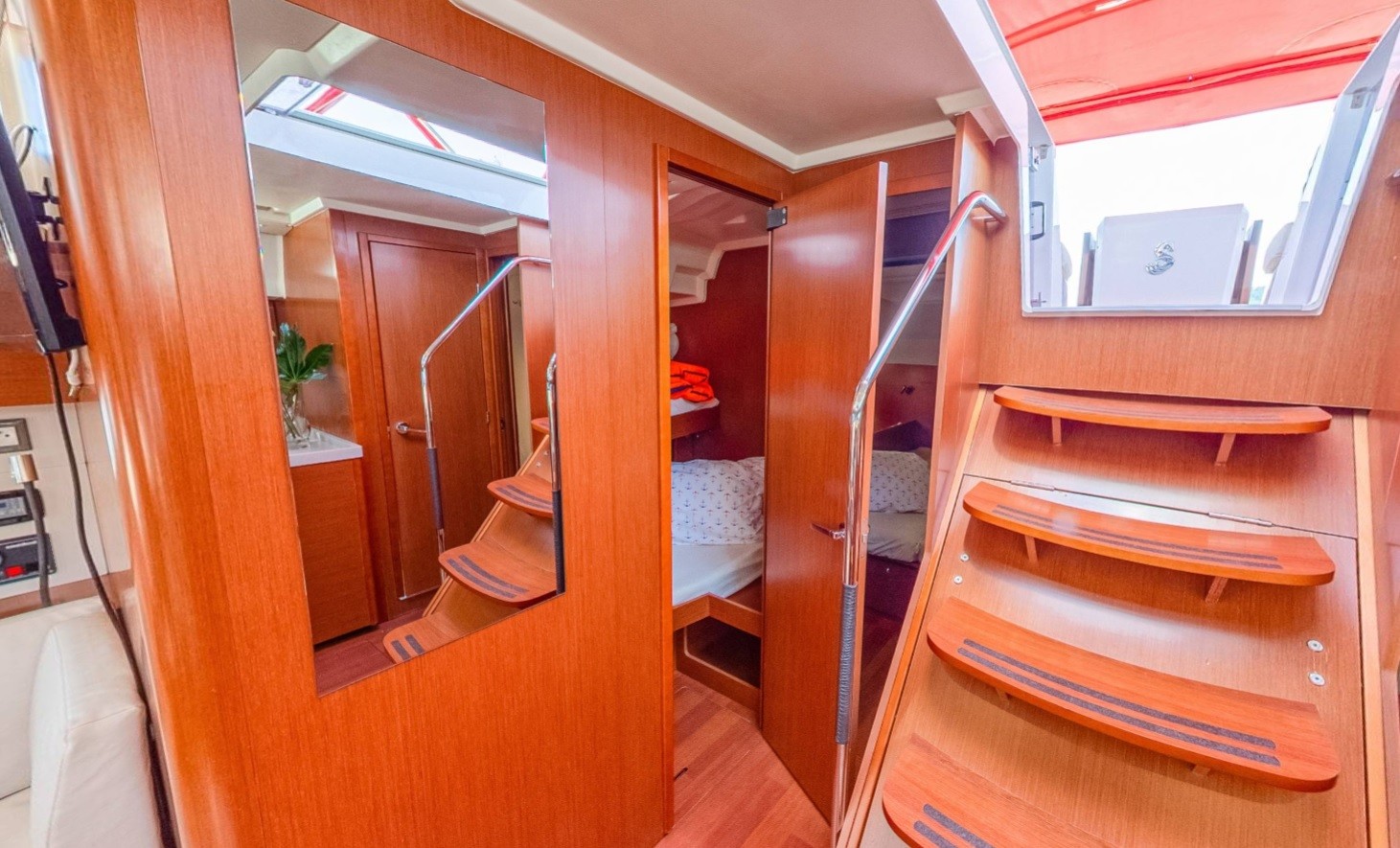 Oceanis 51.1, South Point | Yacht Charter Croatia
