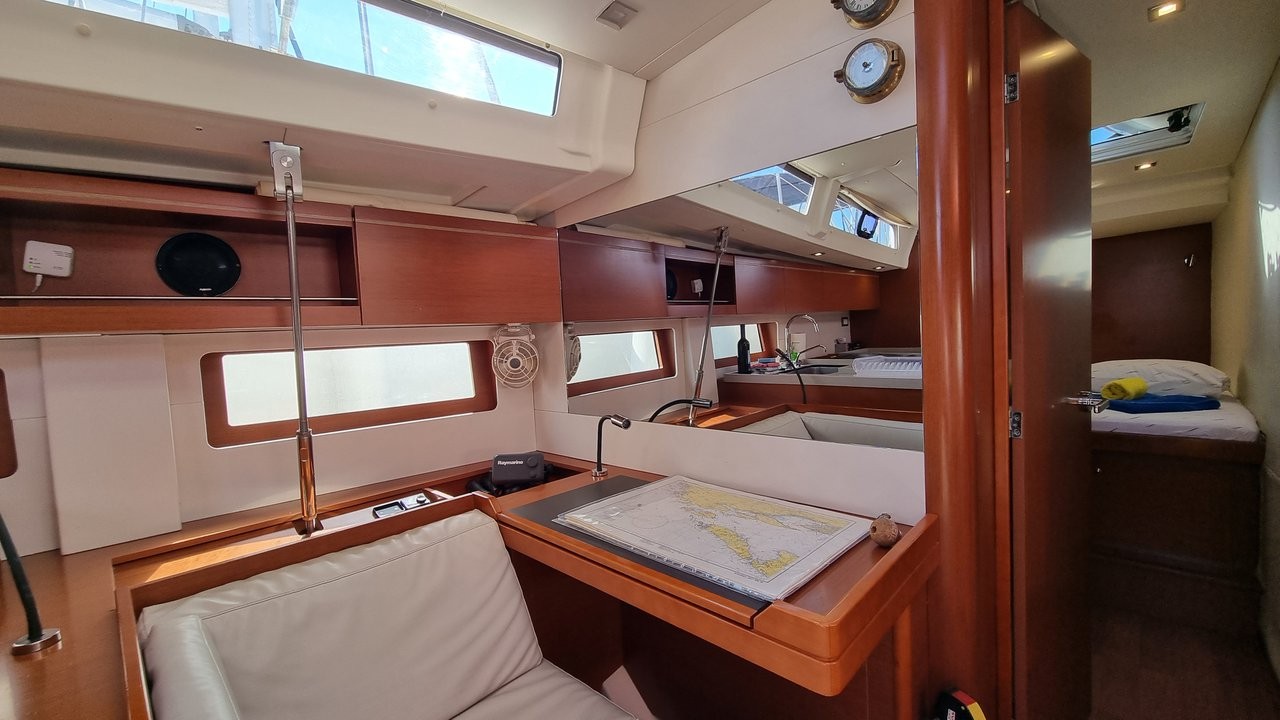 Oceanis 51.1, South Point | Yacht Charter Croatia