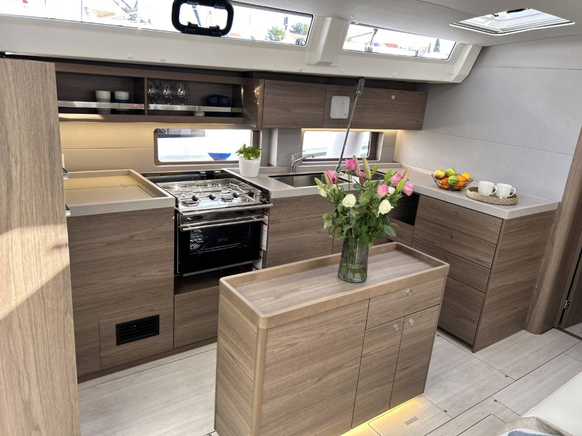 Oceanis 52, B-52 | Yacht Charter Croatia