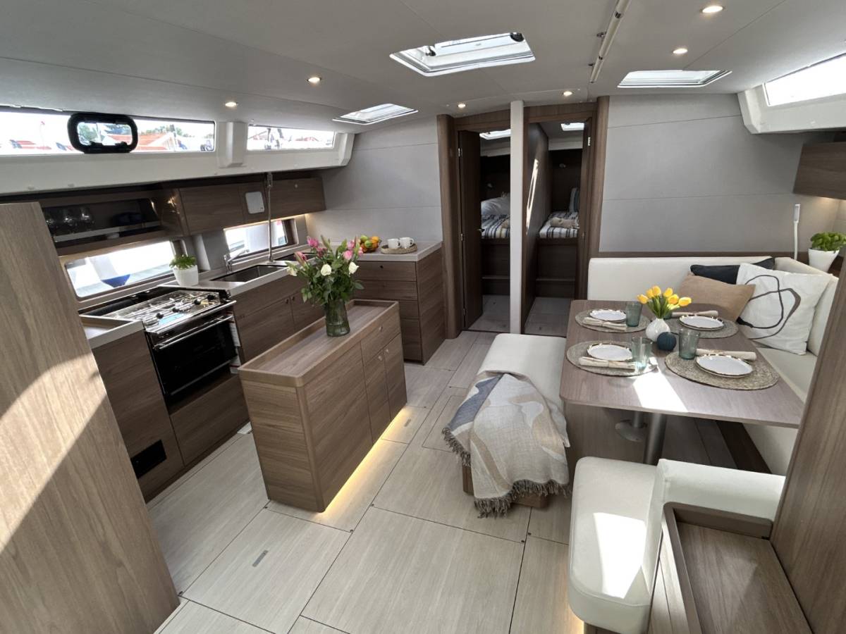 Oceanis 52, B-52 | Yacht Charter Croatia
